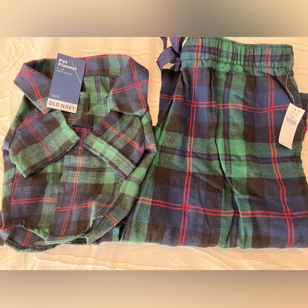 Old Navy Women’s Plaid Pajama Pants And Matching Pet Top